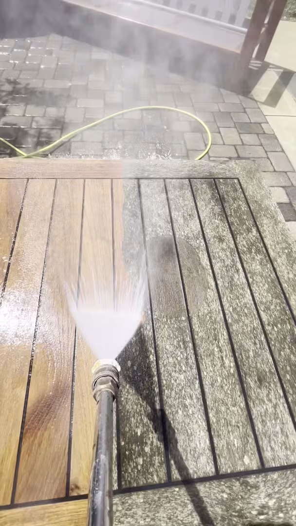 Goleta Pressure Washing Garage Doors Santa Barbara CA wall-button