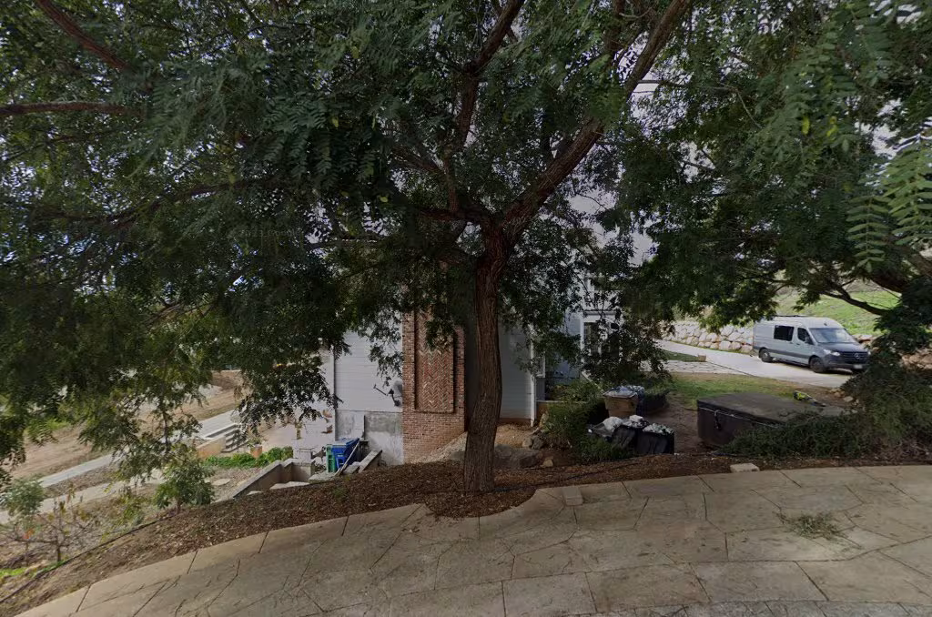 Mann Contruction Goleta CA Garage Doors emergency-garage